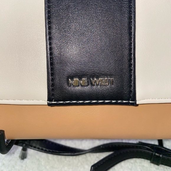 NINE WEST- Color-block Crossbody Clutch - Picture 4 of 5